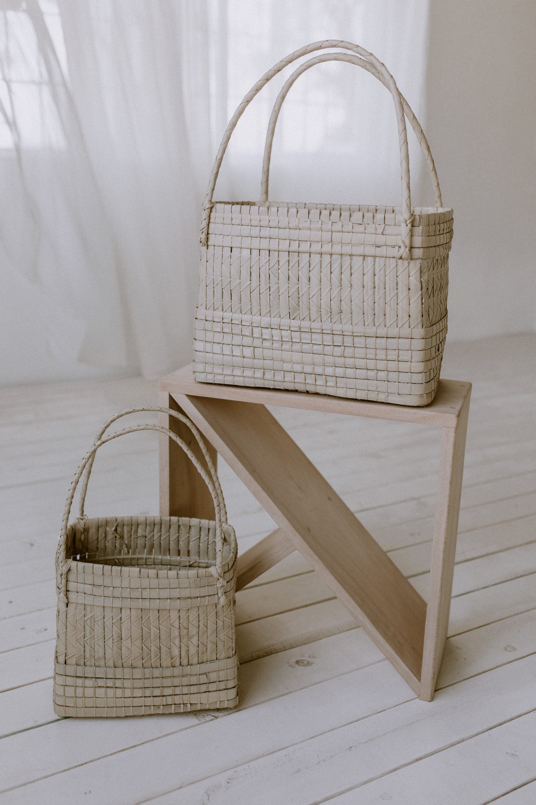 Isabella Handheld Basket (M)