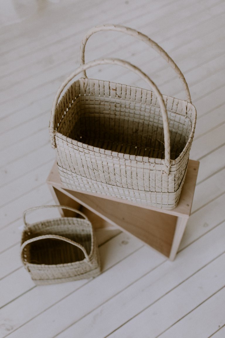 Isabella Handheld Basket (M)