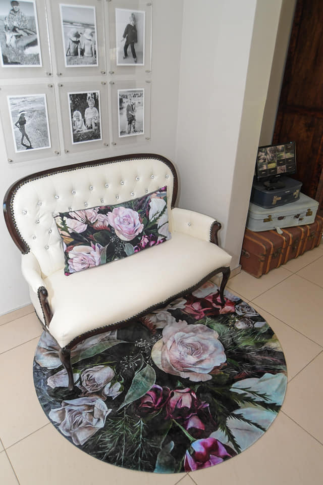 Classic Rose Round Rug