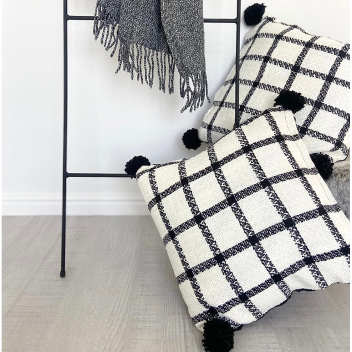 Black Steel Ladder Rail