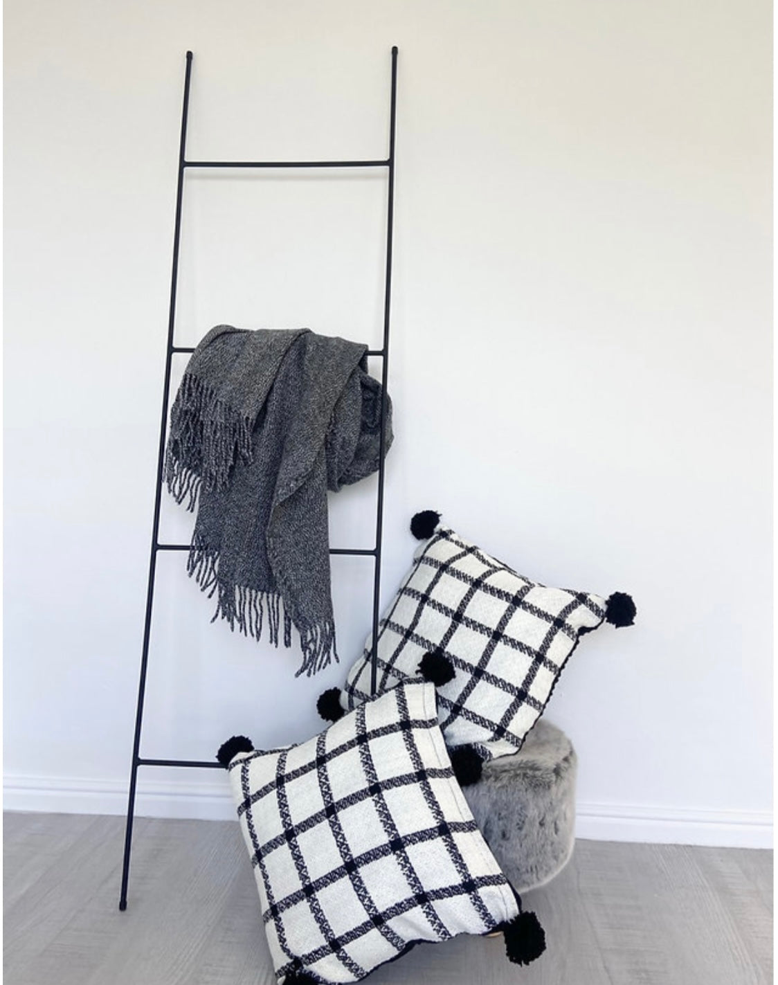 Black Steel Ladder Rail
