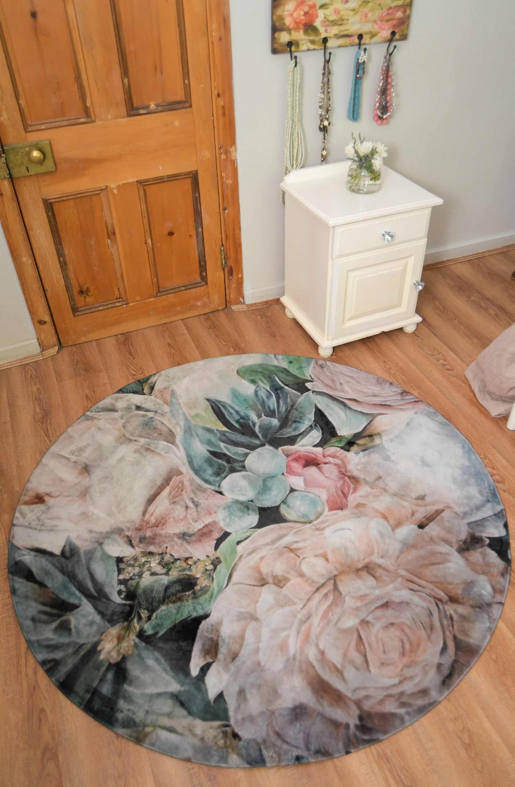 Peachy Succulents Round Rug