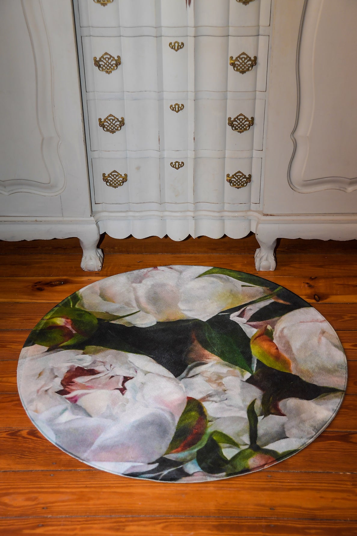 Natural Peonies Round Rug