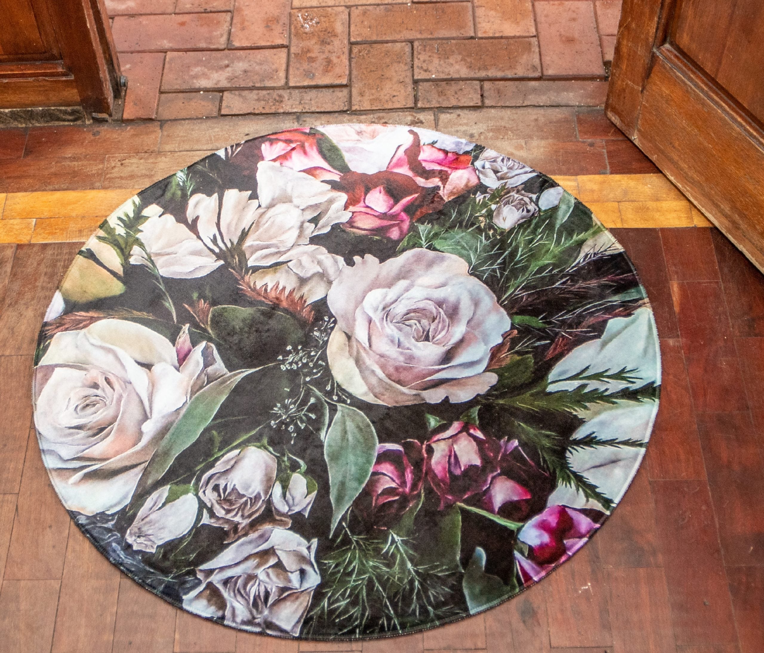 Classic Rose Round Rug – Yellow Door Label