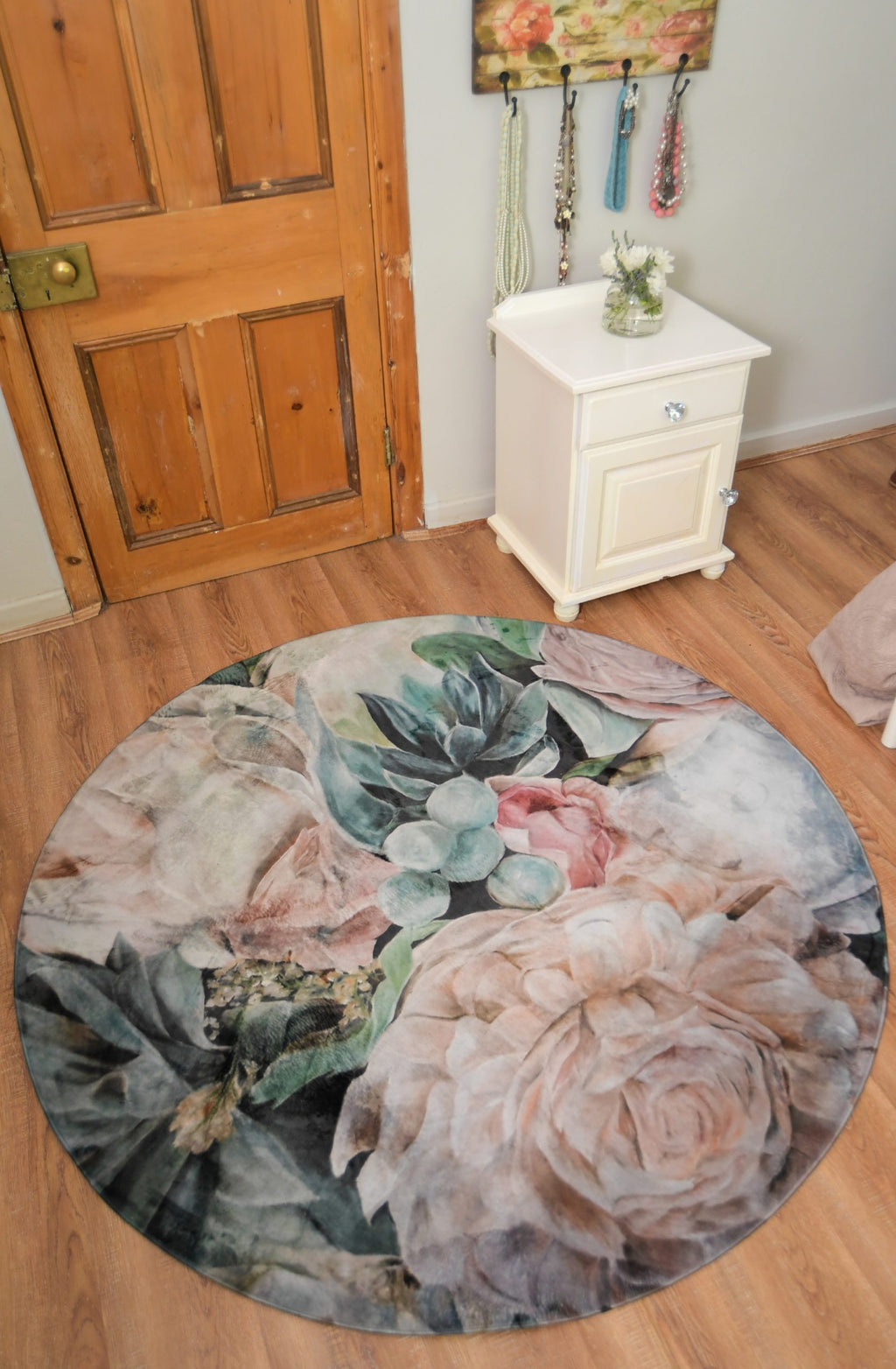 Peachy Succulents Round Rug