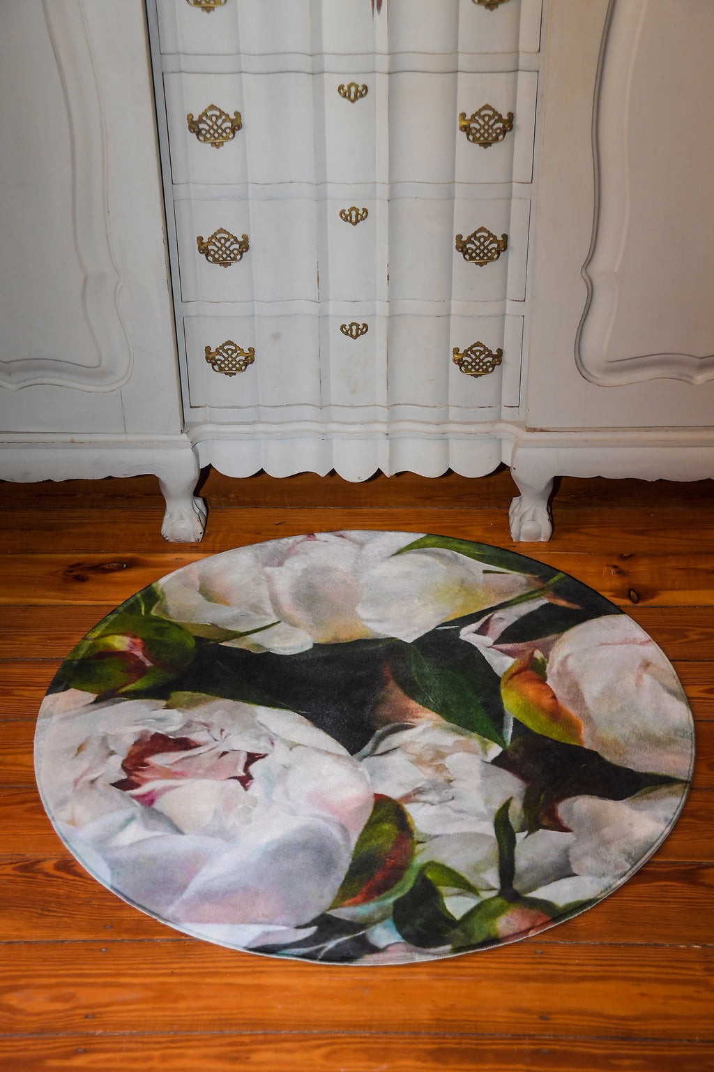 Natural Peonies Round Rug